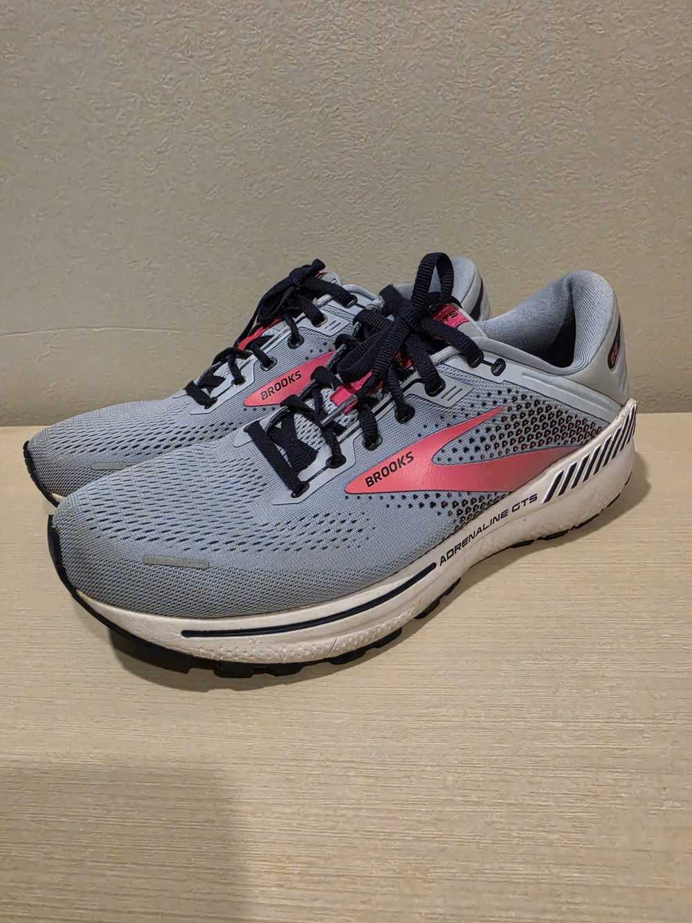 Brooks Women’s Adrenaline GTS 22 Running Shoes Grey Pink 11